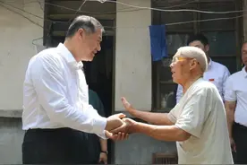 柳景武同志到郯城县马头镇省派第一书记派驻村和“双联共建”村开展调研图片