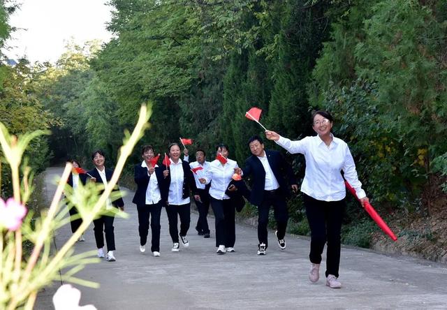 ϲӭ����� �滭�����̡����Ӱ��˴����Сѧ��ʦ�Ž��