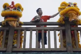 一记隔扣火上热搜！从街头草根到职业选手，“佛山林书豪”的故事太燃了 | YOU趣青年荟图片