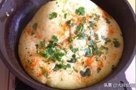 教你煎出软蓬蓬的鸡蛋饼，比棉花还柔软，看着就流口水了图片