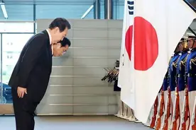 韩总统称“民众感恩美国，韩国才有国格”，韩网友怒批“国耻！”图片