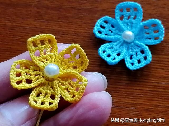 钩织了好几朵高颜值糖果色的可爱立体镂空花花,这是图文教程哦