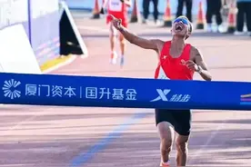 刷新最好成绩！江西九江选手彭建华夺得全国男子半程马拉松冠军图片