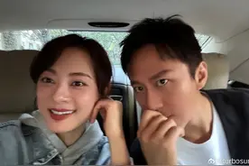 邓超发文庆祝结婚14周年，夸孙俪是世界上忍耐性最强的女人，孙俪晒结婚证甜蜜回应：持证上岗到今天已有14年图片