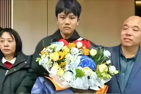 解清帅回归家庭后续：和父亲很生疏，家中聚会装修一般，没买豪车图片