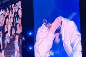 薛之谦因发烧取消演唱会，观众可无条件申请退票，有的还能退机票房费。网友说，要兑现图片