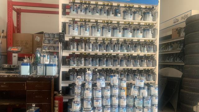 修车发现大商机， 辞职后在50平仓库经营，如今一月挣两三万很轻松