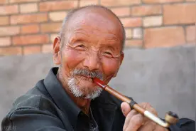 姥爷的玉烟嘴，温暖的热炕头图片