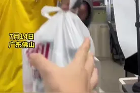 【女子让外卖员摘面罩看脸否则差评】图片