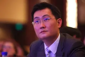 “白手起家”都是骗人的？看看曾经首富们的父亲是谁，就会明白了图片