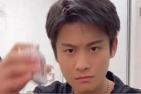 双胞胎“疯狂小杨哥”凭三个亿红出圈，一亿买楼一亿索赔一亿粉丝图片