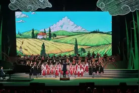 在歌剧院，听田埂上的歌声图片