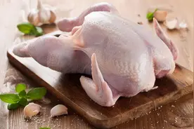 鸡肉含有大量激素，有害还会致癌？提醒：2种肉最好及时忌口图片