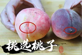 买桃子，别只选大的了，老果农：教你一个小窍门，一挑一个准图片