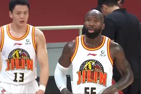 9连胜！CBA四强失去悬念，吉林国手严重崴脚，拼光子弹悲壮倒下图片