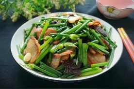 7月，遇到这菜别手软，比韭菜营养，比芹菜鲜，过了8月就少了图片