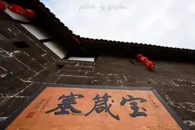 坐落在四川大山深处的“豪宅”，三面环壁，面积超过两万六百平米图片
