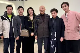 陈佩斯兄妹相聚，妹夫张山陪伴在侧，高颜值外甥女逃不掉陈家基因图片