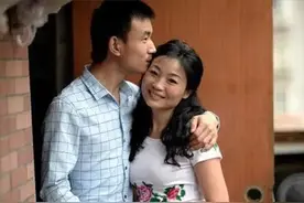 重庆23岁小伙痴恋46岁阿姨，2月后闪婚，如今5年过去仍恩爱如初图片