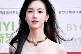 华表奖这一夜，争C位、抢镜头，刘德华狠狠打了内娱明星的脸！图片