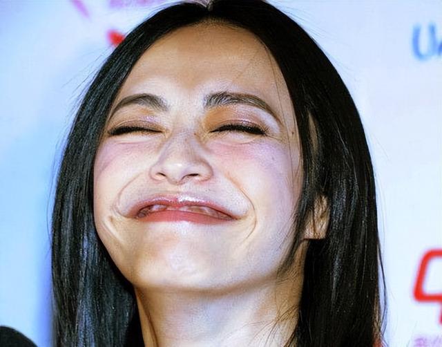 "大嘴巴"太绝了,这6位女星个个长相平平,却被嘴打开了颜值