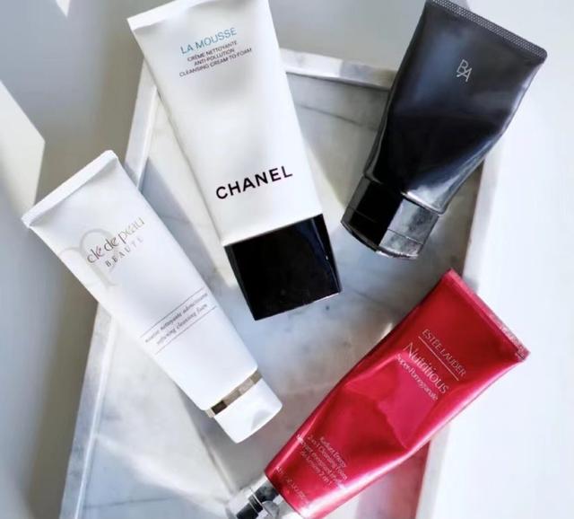 40岁左右用什么洗面奶？这5款大牌值得试试，有点小贵但对皮肤好