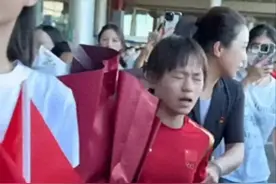 全红婵拒绝粉丝送花，说好烦？粉丝：不要可以婉拒，评论区有真相图片