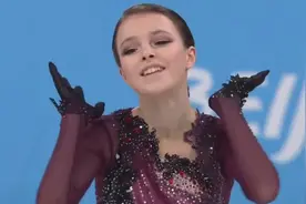 千金高举金墩墩，笑如夏花！K宝连续失误痛哭，特鲁索娃情绪失控图片