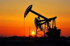 国际原油价格那么低，为何我们的油价不降反增，真的是桶太贵吗？图片