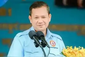 柬埔寨：首相可以子承父业，国王却要选出来图片
