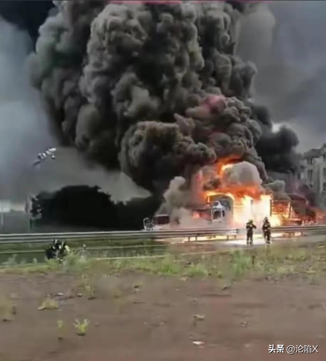 浙江5车追尾至6死2伤，车祸细节曝光，疑似大货车超速导致？