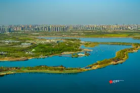 西安昆明池，曾是汉武帝训练水军的基地，如今为西安最大城市湖泊图片