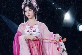 走秀汉服模特图片