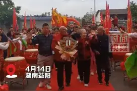 劳燕分飞六十载终成正果！湖南益阳，86岁老人迎娶初恋女友，俩人曾是一对北大恋人图片