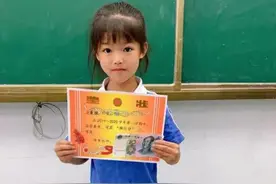小学人均一沓“奖状”，含金量到底有多少？班主任的话让家长打脸图片
