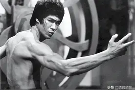 李小龙曾常练一种传武功法：可快速提升前臂、手腕和手指抓握力图片