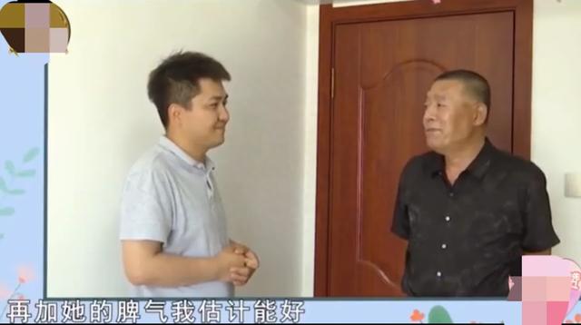 52岁漂亮大姐相亲,聊到夫妻生活,马上脸红,大叔:你不说我也懂