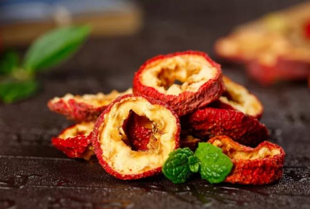 七月“苦夏”，大鱼大肉靠边站，这4杯茶“金不换”，消暑又养人