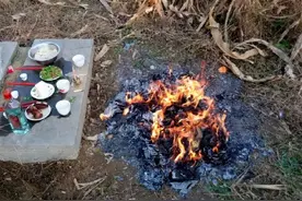 “十月初一烧寒衣，三人莫在坟前泣”啥意思？寒衣哪些人不能上坟图片