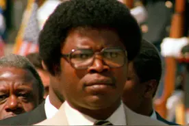 “非洲小美国”利比里亚暴君多伊的覆灭记，其人甚残，其死甚惨图片