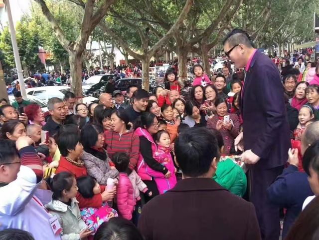 一亿米的巨人美女是谁 一亿米的巨人美女古风