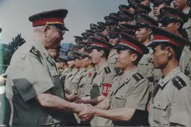 1998年江老宣布军队今后不得经商，副总参谋长：江同志有远见卓识图片