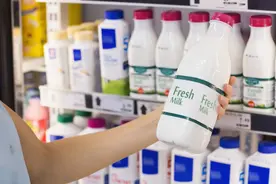 美国新研究：牛奶含有激素，会增加男性前列腺癌风险？可信吗？图片