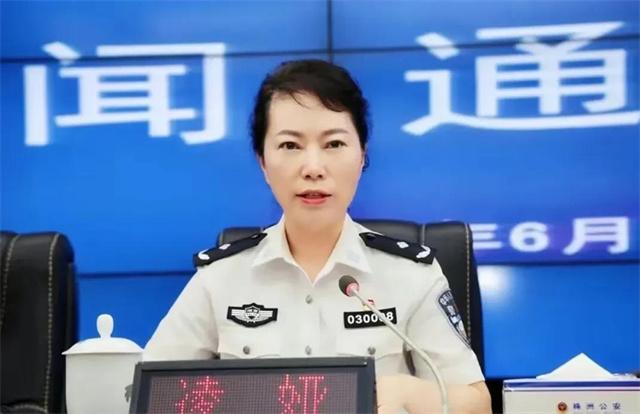 16岁从警入职43年，上班穿4000元短袖，警号030008狠角色终于落网
