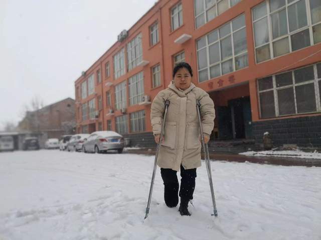 李爱霞:伤病不下讲台 痴心执教十二年(图1) 李爱霞:伤病不下讲台 痴心执教十二年(图1)