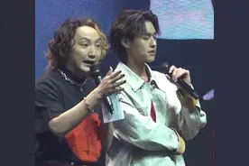 香港主持歧视内地被解雇，身份曝光：印尼混血、穿女装疑是同性恋图片