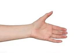 没事按按手上这两个穴位，清火效果杠杠滴图片