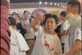 “东北穷鬼”“滚出浙江”，CBA总决赛后球迷失控，聚众地域攻击图片