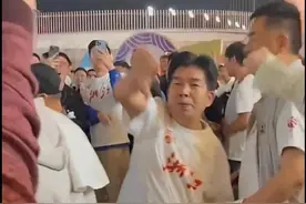 “东北穷鬼”“滚出浙江”，CBA总决赛后球迷失控，聚众地域攻击图片