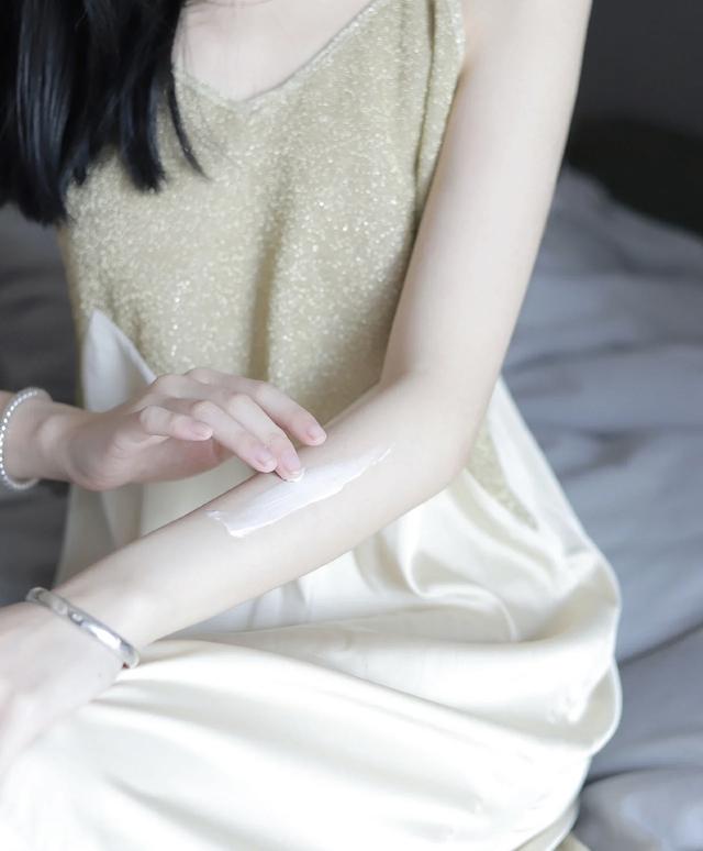 涂了身体乳还是有白屑